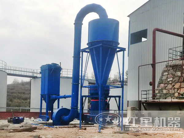 江西某石灰石磨粉加工現場 江西某石灰石磨粉加工現場