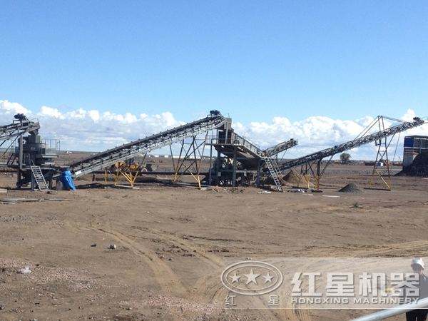 巖石制砂機(jī)工作現(xiàn)場(chǎng) 巖石制砂機(jī)工作現(xiàn)場(chǎng)