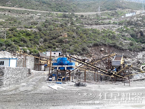 珍珠巖制砂機(jī)工作現(xiàn)場 珍珠巖制砂機(jī)工作現(xiàn)場