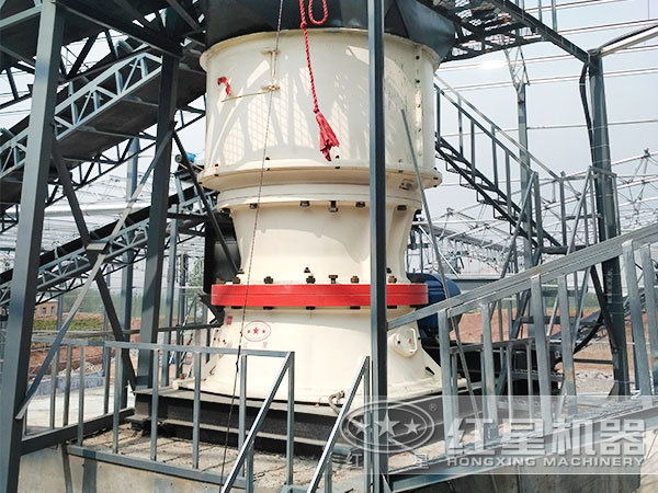 湖南某豆石破碎加工現場:帶單缸圓錐破 湖南某豆石破碎加工現場:帶單缸圓錐破