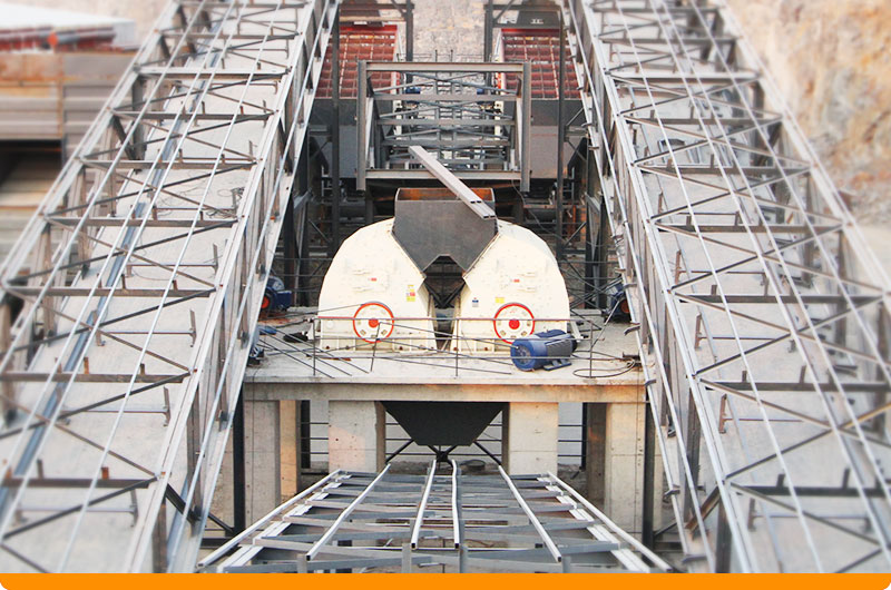 鵝卵石加工成12.13石子:重錘破作業現場 鵝卵石加工成12.13石子:重錘破作業現場