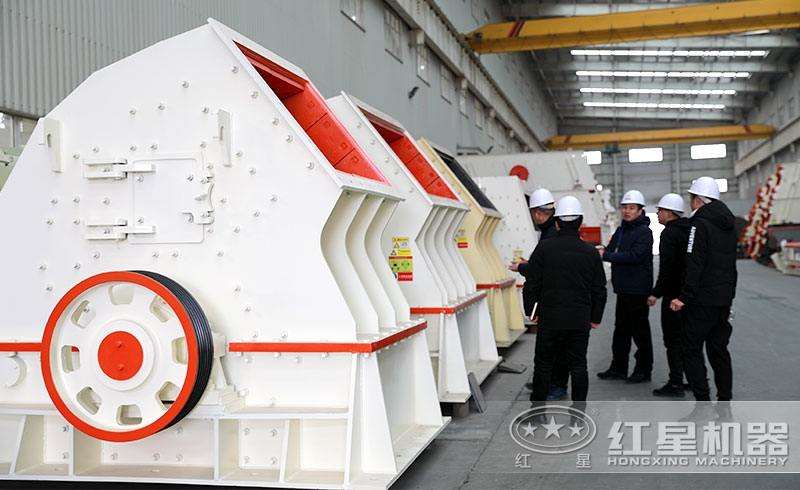 大型錘破機展示,客戶參觀現場 大型錘破機展示,客戶參觀現場