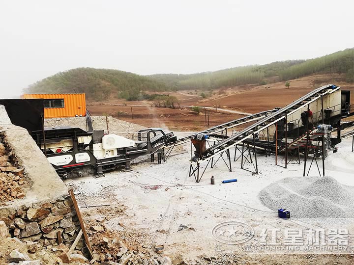 日產1000立方米石灰石移動破碎生產線現場 日產1000立方米石灰石移動破碎生產線現場