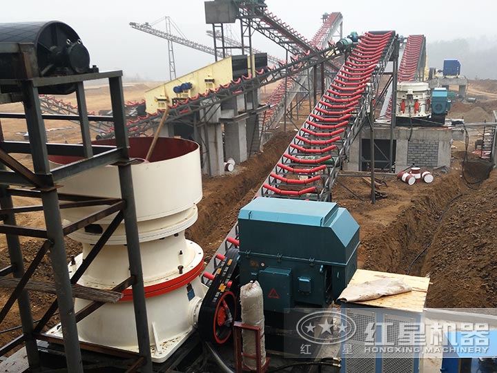 某年產(chǎn)30萬(wàn)花崗巖制砂生產(chǎn)線(xiàn)現(xiàn)場(chǎng) 某年產(chǎn)30萬(wàn)花崗巖制砂生產(chǎn)線(xiàn)現(xiàn)場(chǎng)