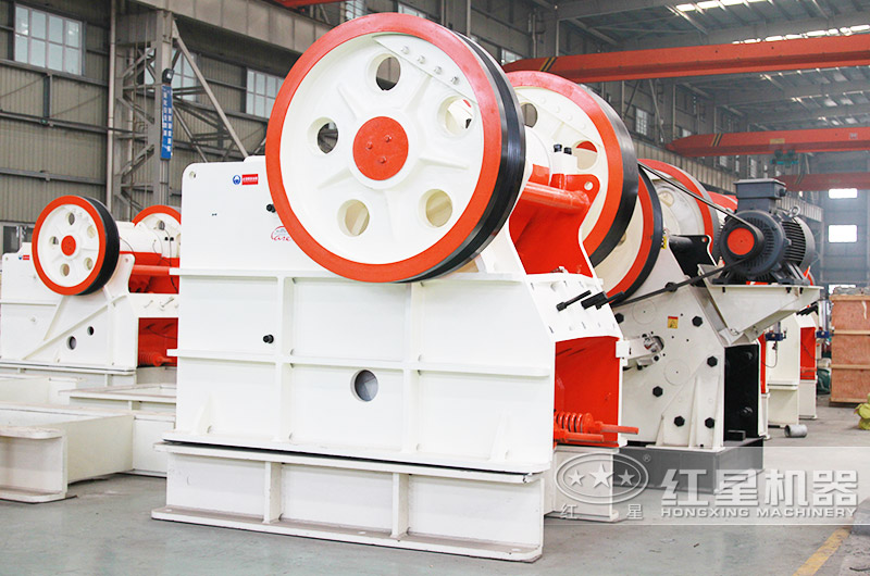 鄂式破碎機(一段粗碎加工設備) 鄂式破碎機(一段粗碎加工設備)