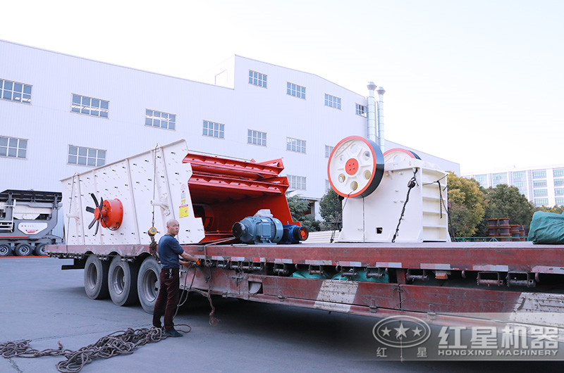 一套日產(chǎn)2000噸小型碎石機(jī)發(fā)貨:顎破機(jī)+振動篩 一套日產(chǎn)2000噸小型碎石機(jī)發(fā)貨:顎破機(jī)+振動篩