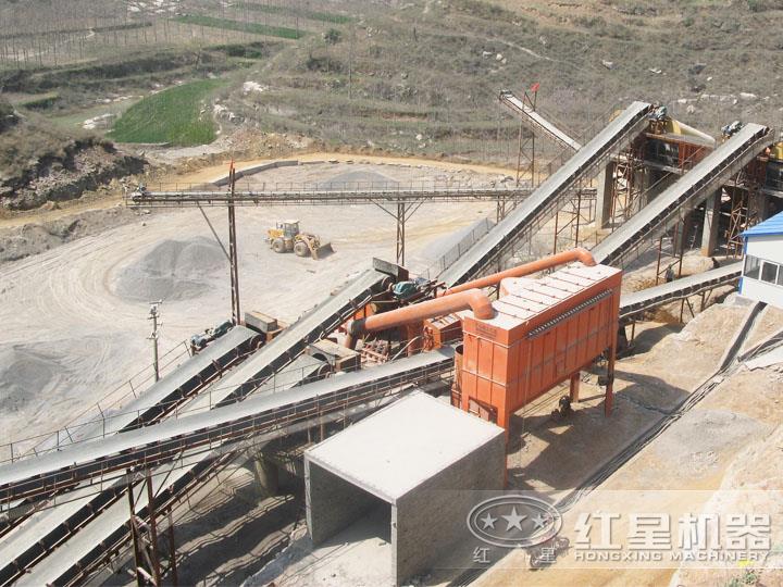 河南桐柏青石制砂現場產量250t/h，出料均勻