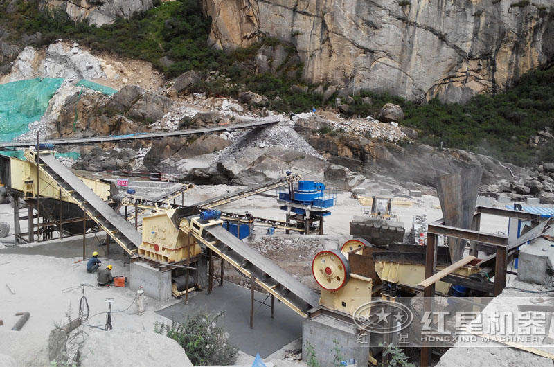 山東煙臺時產300-400噸青石破碎、制砂生產線