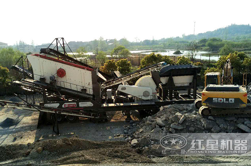 山東廊坊移動石子破碎生產線現場 山東廊坊移動石子破碎生產線現場
