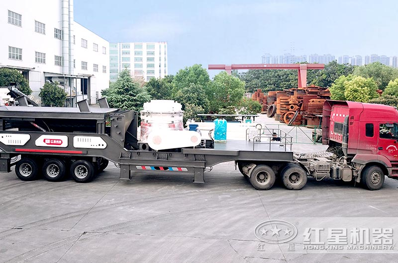 移動小型石料粉碎機直接開往客戶現場 移動小型石料粉碎機直接開往客戶現場