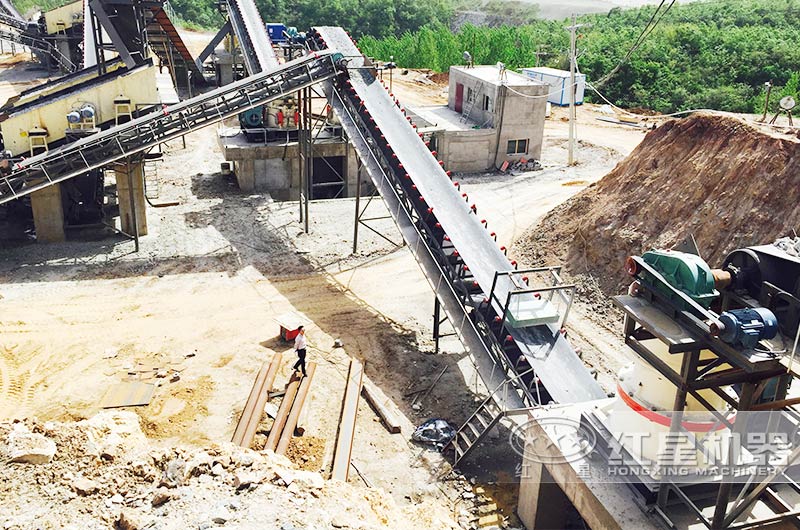 山東大型采石場圓錐破碎機生產現場 山東大型采石場圓錐破碎機生產現場