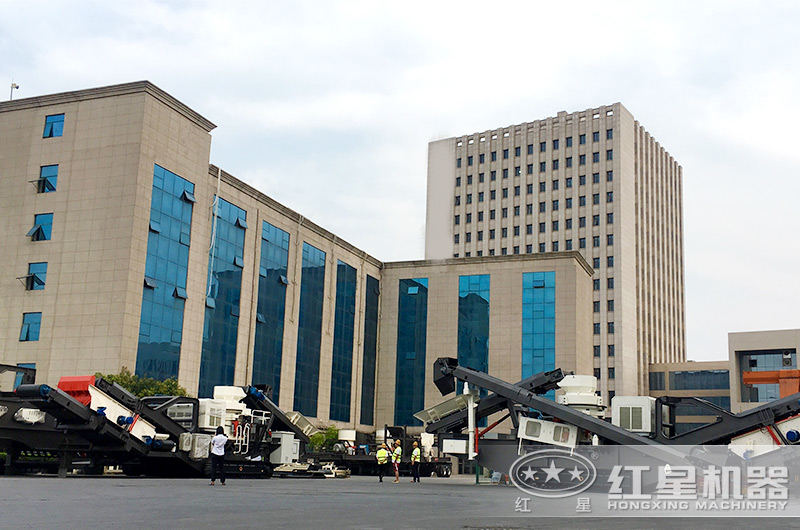 大型履帶破碎一體機生產廠家——河南紅星 大型履帶破碎一體機生產廠家——河南紅星