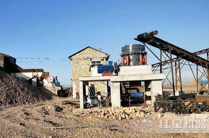 時產(chǎn)100-300噸石子破碎機生產(chǎn)現(xiàn)場 時產(chǎn)100-300噸石子破碎機生產(chǎn)現(xiàn)場
