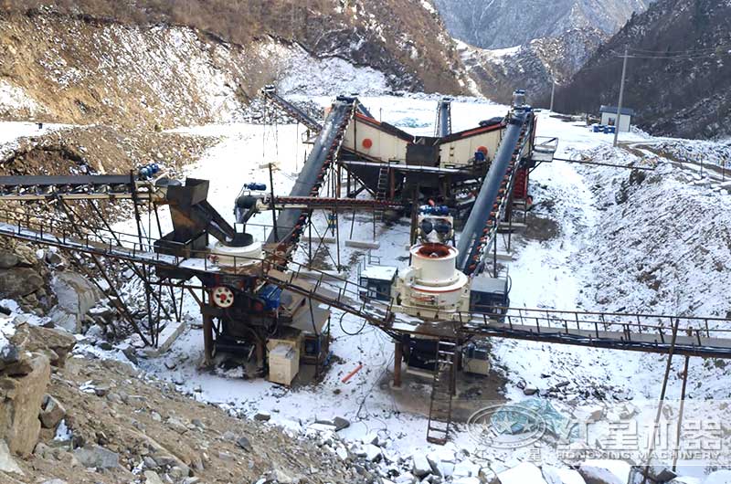 時產(chǎn)100噸河石制砂機生產(chǎn)現(xiàn)場 時產(chǎn)100噸河石制砂機生產(chǎn)現(xiàn)場