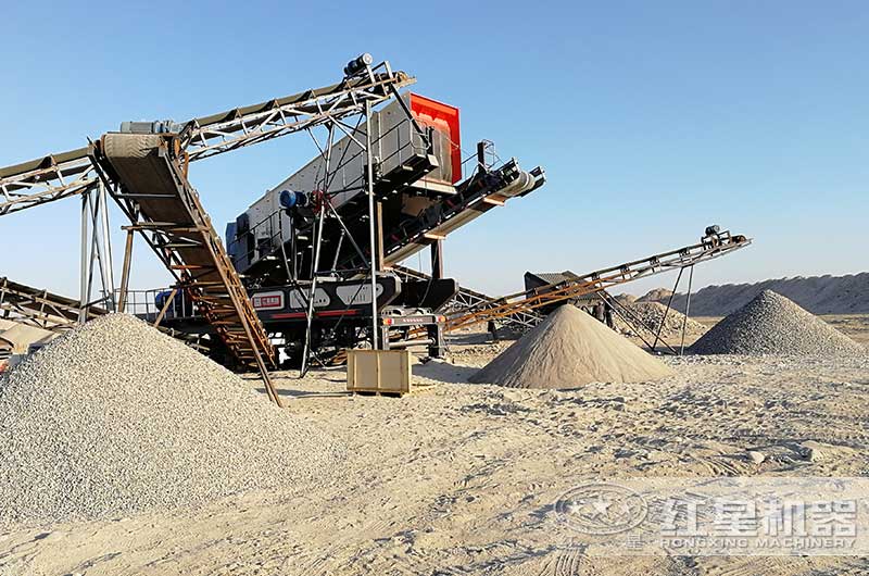 鵝卵石移動(dòng)破碎站工作現(xiàn)場(chǎng)圖 鵝卵石移動(dòng)破碎站工作現(xiàn)場(chǎng)圖