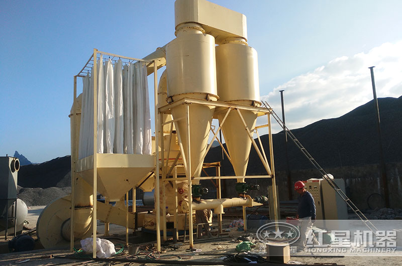 小型超細(xì)粉磨機(jī)生產(chǎn)現(xiàn)場(chǎng)圖片 小型超細(xì)粉磨機(jī)生產(chǎn)現(xiàn)場(chǎng)圖片