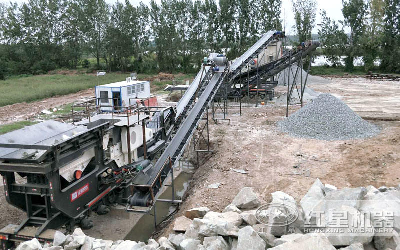 移動(dòng)制砂機(jī)作業(yè)現(xiàn)場(chǎng) 移動(dòng)制砂機(jī)作業(yè)現(xiàn)場(chǎng)