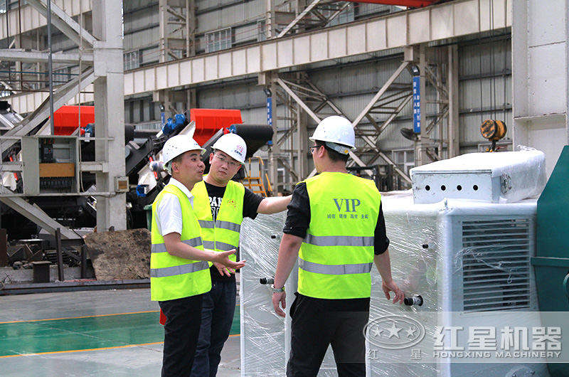 客戶到設(shè)備生產(chǎn)車間實(shí)地考察 客戶到設(shè)備生產(chǎn)車間實(shí)地考察