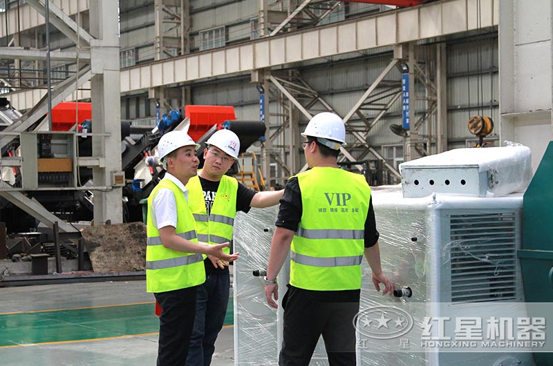 客戶到廠實地考察，對比設備