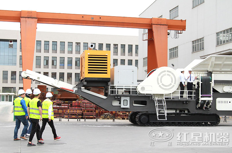 客戶來到廠區(qū),詳細(xì)了解設(shè)備 客戶來到廠區(qū),詳細(xì)了解設(shè)備