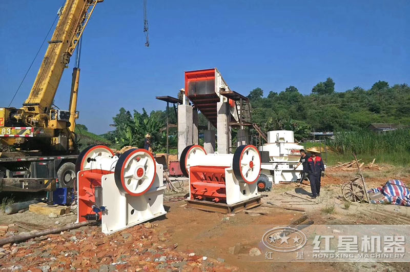 鵝卵石制砂生產(chǎn)線安裝實(shí)拍 鵝卵石制砂生產(chǎn)線安裝實(shí)拍