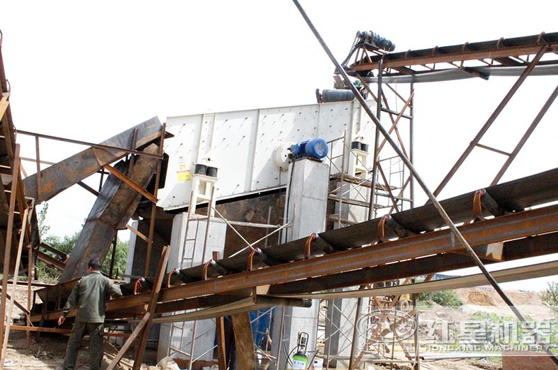 河北客戶圓振動篩工作現(xiàn)場 河北客戶圓振動篩工作現(xiàn)場