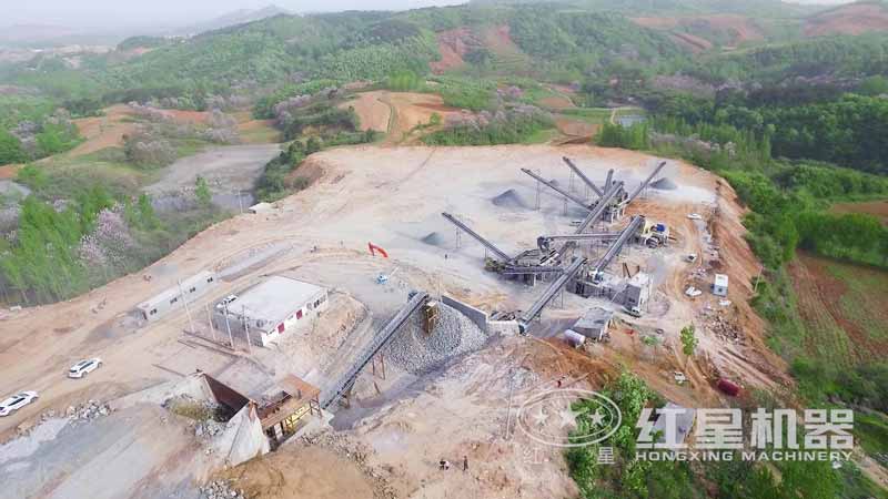 桐柏某礦山切(碎)機生產(chǎn)線現(xiàn)場 桐柏某礦山切(碎)機生產(chǎn)線現(xiàn)場