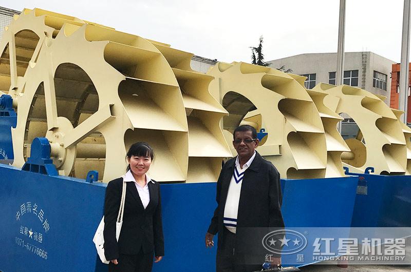 客戶(hù)來(lái)廠考察洗砂機(jī)設(shè)備 客戶(hù)來(lái)廠考察洗砂機(jī)設(shè)備