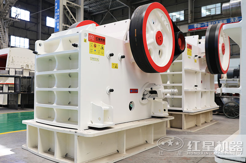 顎式破碎機(jī)圖片 顎式破碎機(jī)圖片