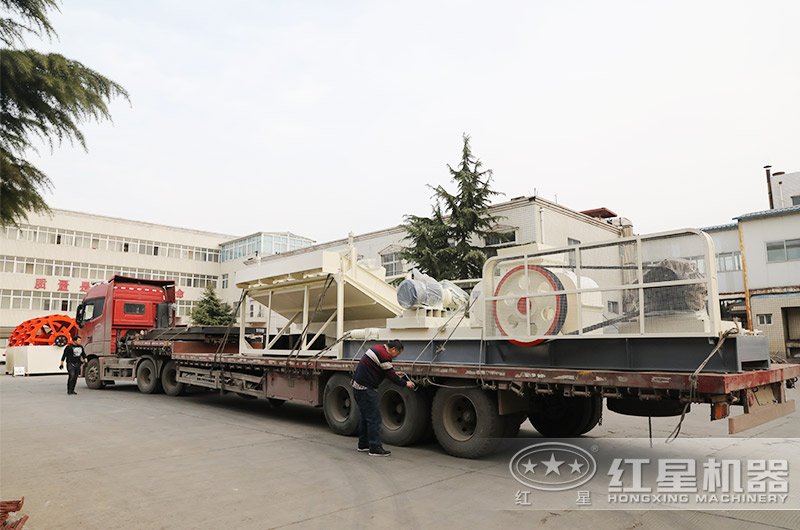 紅星整套對(duì)輥制沙設(shè)備裝車發(fā)貨現(xiàn)場(chǎng) 紅星整套對(duì)輥制沙設(shè)備裝車發(fā)貨現(xiàn)場(chǎng)