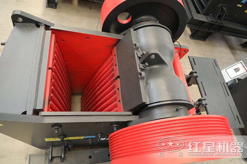 顎式破碎機(jī)進(jìn)料口 顎式破碎機(jī)進(jìn)料口