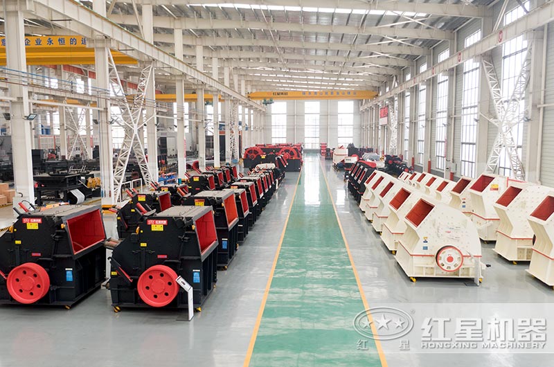 展區(qū)整齊排列的石頭粉碎機(jī) 展區(qū)整齊排列的石頭粉碎機(jī)