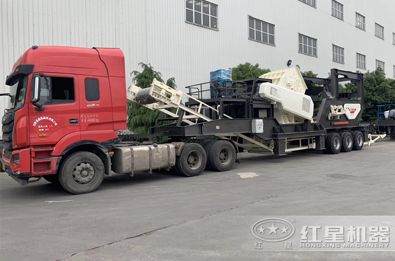 錘式移動(dòng)碎煤機(jī)發(fā)貨現(xiàn)場(chǎng) 錘式移動(dòng)碎煤機(jī)發(fā)貨現(xiàn)場(chǎng)