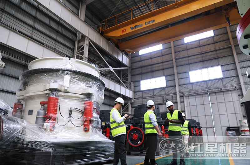 客戶來廠參觀圓錐破碎機 客戶來廠參觀圓錐破碎機