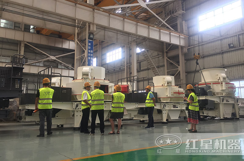 客戶來廠參觀考察制砂機設備 客戶來廠參觀考察制砂機設備