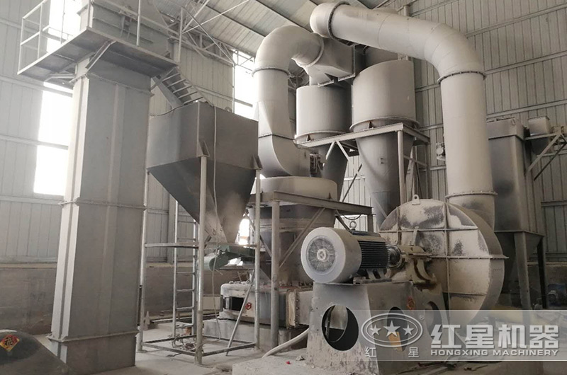200目石灰石制粉使用雷蒙磨粉機作業客戶現場 200目石灰石制粉使用雷蒙磨粉機作業客戶現場