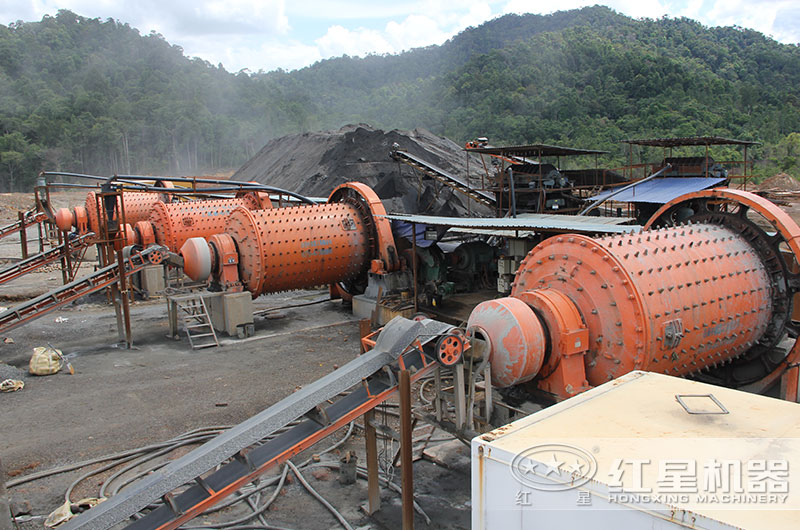 球磨機磨礦加工生產(chǎn)現(xiàn)場 球磨機磨礦加工生產(chǎn)現(xiàn)場